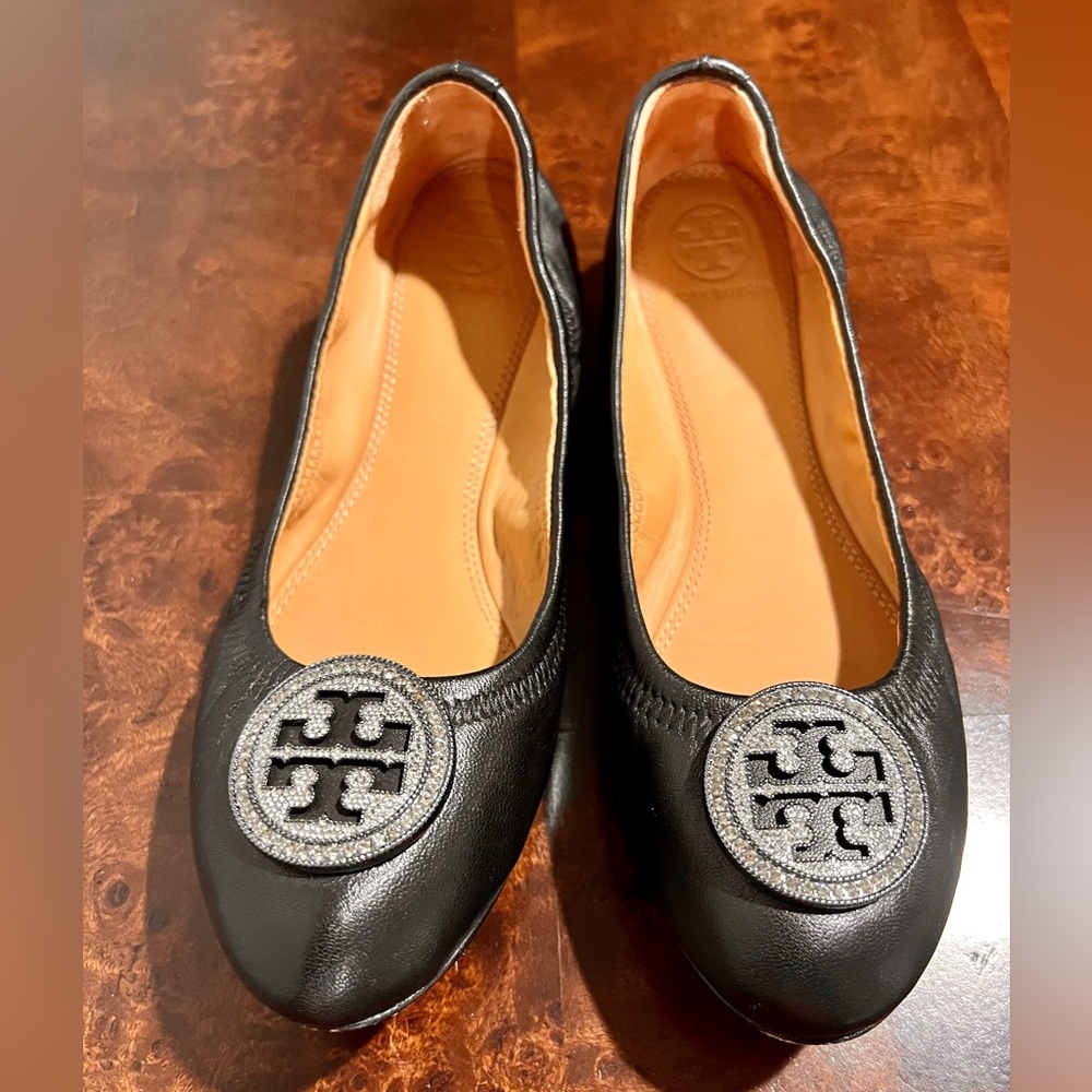 Tory Burch Ballet Flats - Black with embellished logo